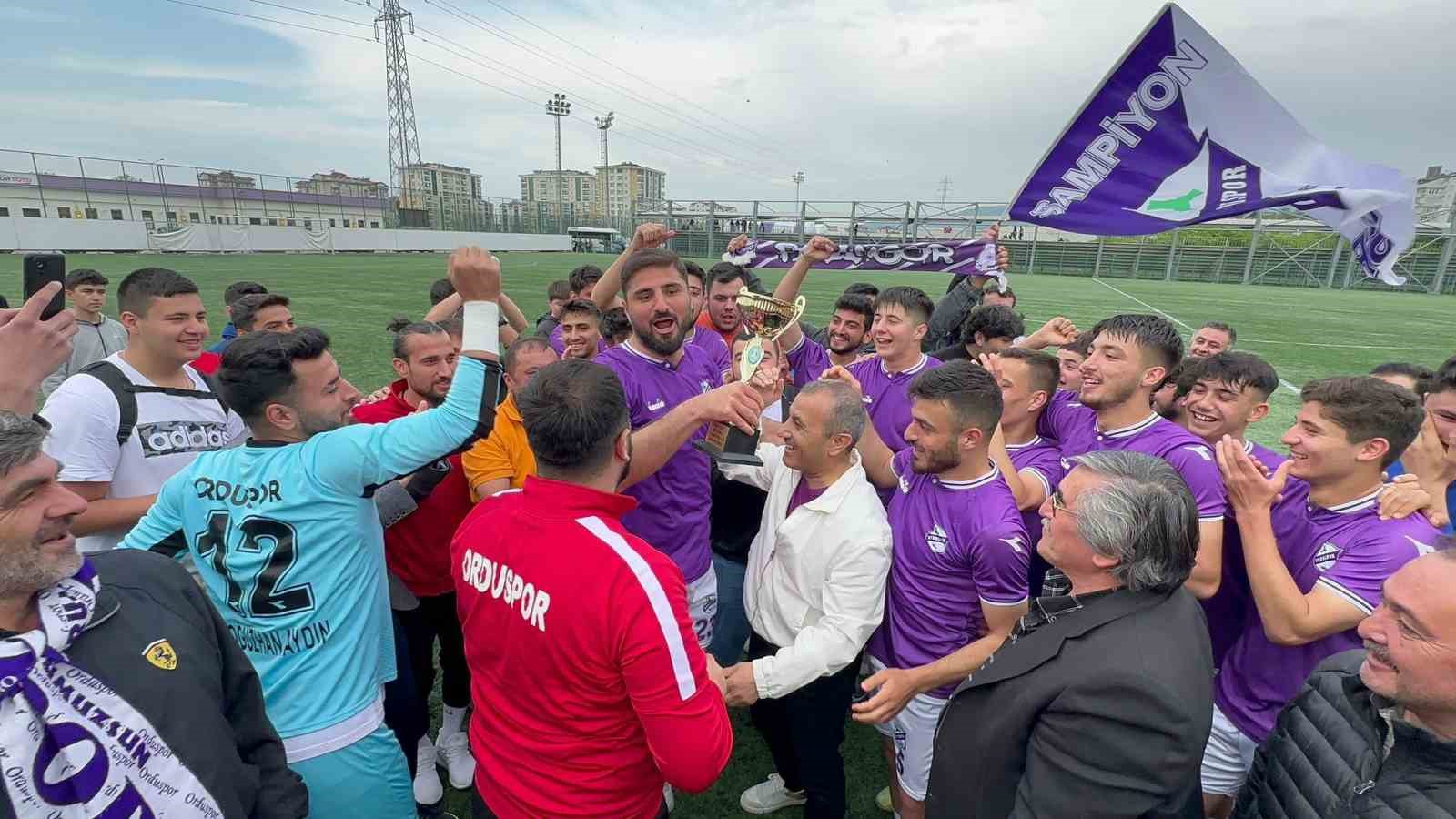 ORDU VALİSİ TUNCAY SONEL, 2. AMATÖR KÜME LİGİ'NDE NAMAĞLUP ŞAMPİYON OLAN TFF 188 SİCİL NOLU ORDUSPOR'U VE OYUNCULARI TEBRİK ETTİ