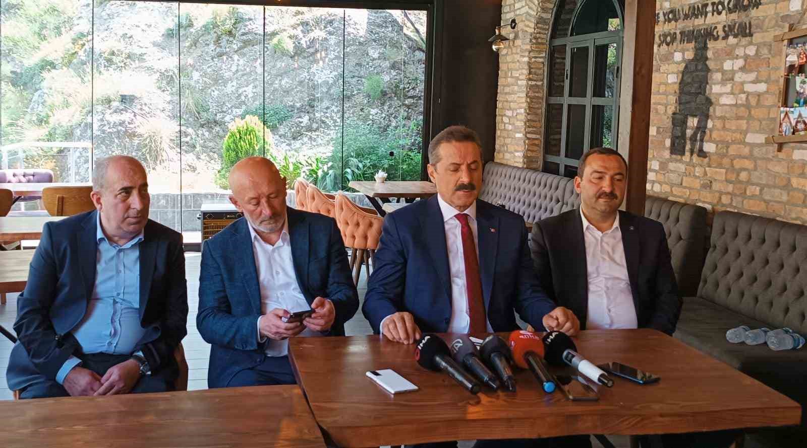ARTVİN BELEDİYESİNDE 14 MAYIS SONRASI YAPILAN YER DEĞİŞİKLİĞİYLE GÜNDEME GELEN MOBBİNG İDEALARINA ESKİ BAKAN 28'NCİ DÖNEM AK PARTİ ARTVİN MİLLETVEKİLİ FARUK ÇELİK AÇIKLAMA YAPTI