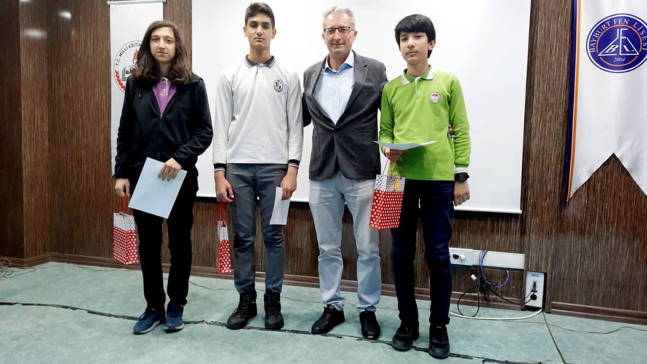 BAYBURT FEN LİSESİ TARAFINDAN BU YIL ÜÇÜNCÜSÜ DÜZENLENEN PROF. DR. AZİZ SANCAR MATFEN BİLİM OLİMPİYATI SONA ERERKEN DERECEYE GİREN OKULLAR VE ÖĞRENCİLER ÖDÜLLERİNE KAVUŞTU