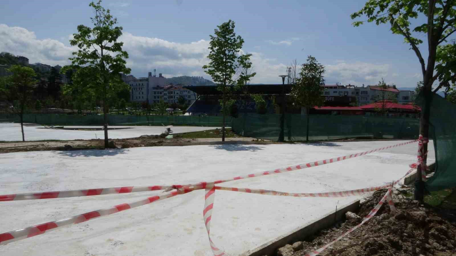 TRABZON'UN ORTAHİSAR İLÇESİNDE 2021 YILININ EYLÜL AYINDA HİZMETE GİREN "MİLLET BAHÇESİ'NDE İKİNCİ ETAP ÇALIŞMALAR BAŞLADI