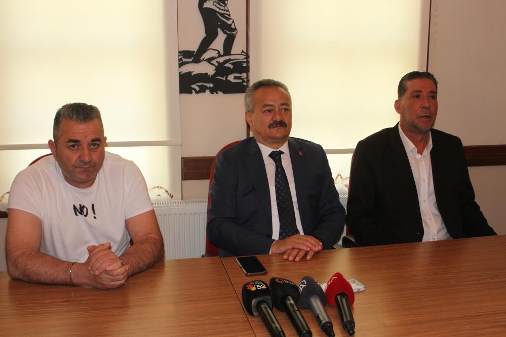MEMLEKET PARTİSİ ORDU İL BAŞKANI MAHİR AKDERE, 11 İLÇEDEKİ BAŞKANLAR VE ÜYELERDEN OLUŞAN 149 KİŞİ İLE BİRLİKTE PARTİDEN İSTİFA ETTİĞİNİ DUYURDU