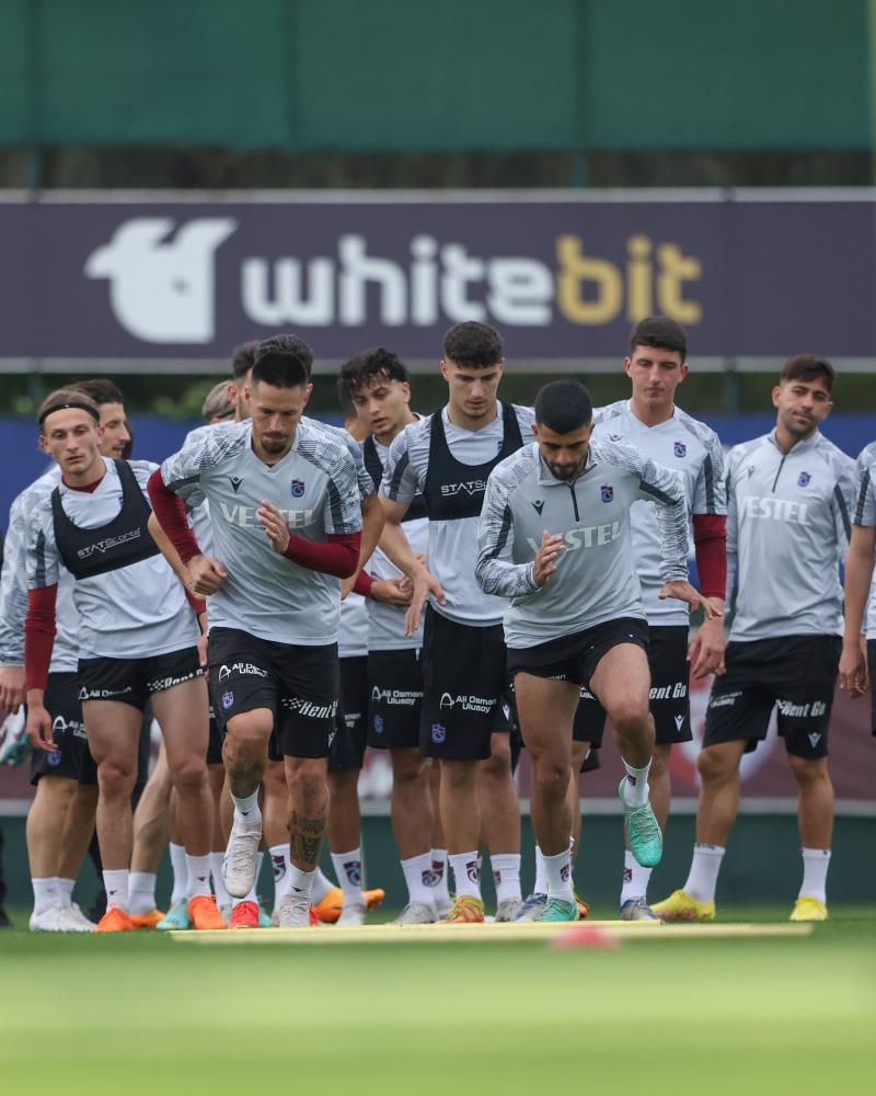 SPOR TOTO SÜPER LİG'DE TRABZONSPOR, DEPLASMANDA 242 GÜN SONRA KAZANDI. BORDO-MAVİLİ TAKIMIN BAŞINDA İLK DIŞ SAHA GALİBİYETİNİ ELDE EDEN NENAD BJELİCA İSE SUSKUN GOLCÜ UMUT BOZOK'U COŞTURDU