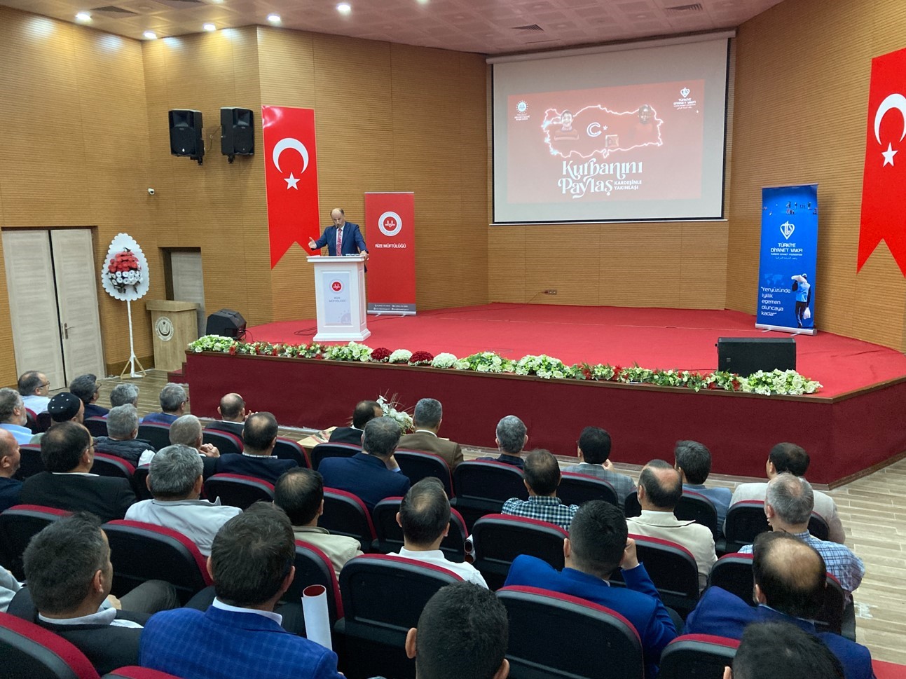 RİZE İL MÜFTÜLÜĞÜ, DİYANET İŞLERİ BAŞKANLIĞI İLE TÜRKİYE DİYANET VAKFI (TDV) İŞ BİRLİĞİNDE SÜRDÜRÜLEN “2023 YILI VEKÂLETLE KURBAN ORGANİZASYONU” KAPSAMINDA BİLGİLENDİRME TOPLANTISI DÜZENLEDİ