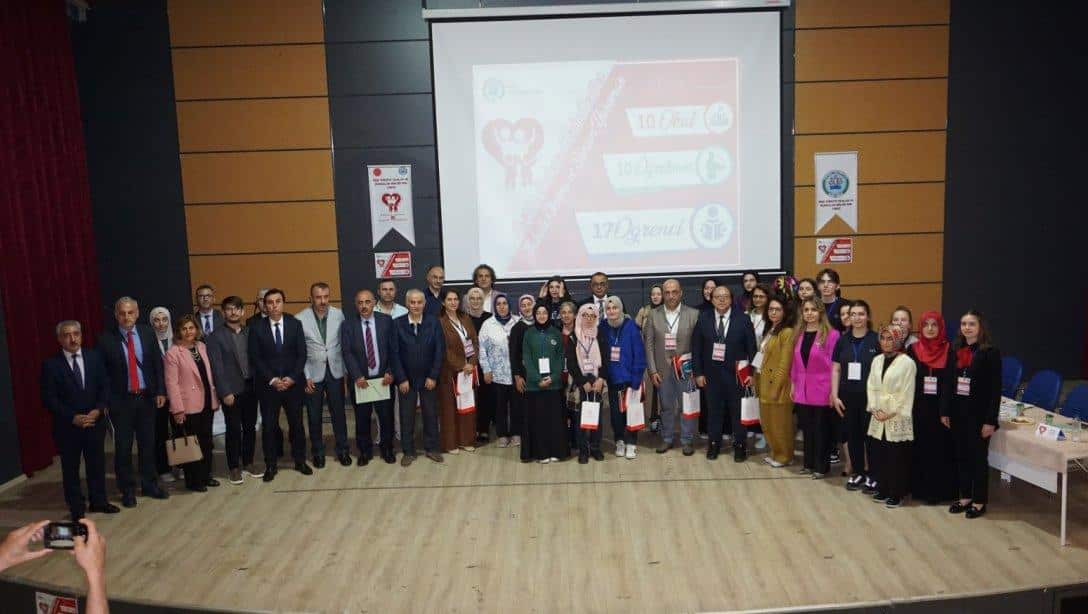 TOBB FEN LİSESİ TARAFINDAN RİZE GENELİNDE BULUNAN 10 ORTAÖĞRETİM KURUMUNUN KATILIMI İLE "SAĞLIKLI BESLENEN MUTLU NESİLLER MAKALE OKUMA VE SUNUM YARIŞMASI" DÜZENLENDİ
