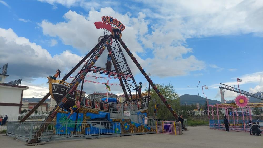 ERZURUM'DA MEYDANA GELEN GONDOL KAZASINDA, GENÇ ADAM KENDİNİ SON ANDA KURTARARAK ADETA ÖLÜMDEN DÖNDÜ