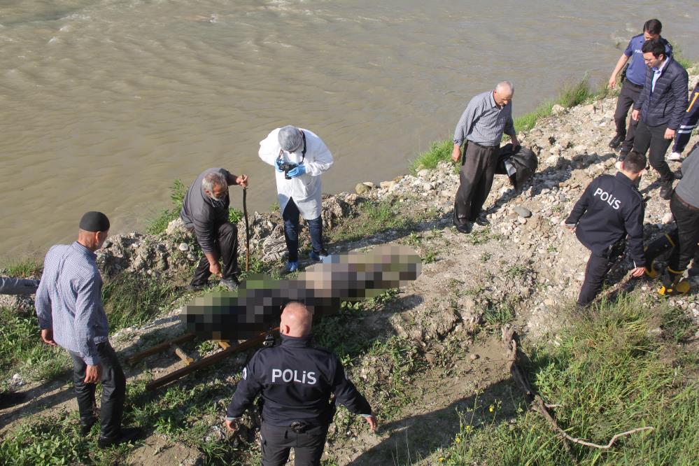 SAMSUN'UN HAVZA İLÇESİNDE DÜNDEN BERİ HABER ALINAMAYAN MUSTAFA KAYHAN , TERSAKAN ÇAYI'NDA ÖLÜ BULUNDU