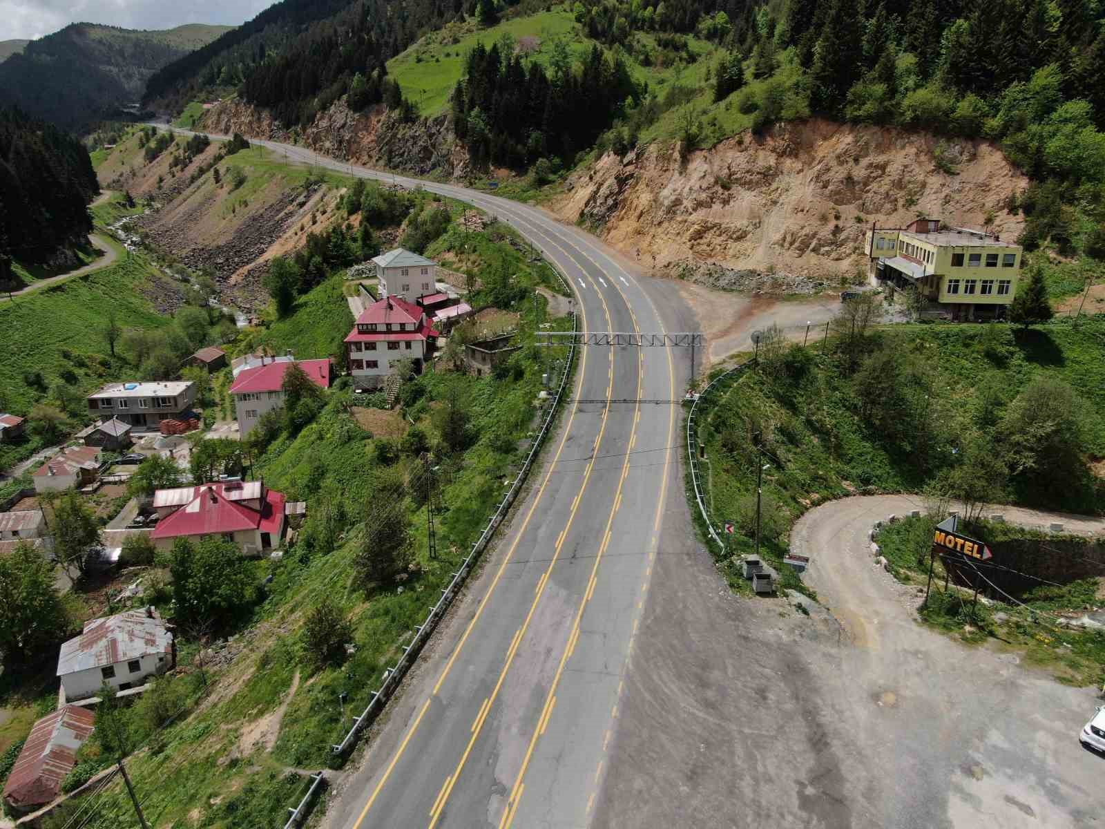 TÜRKİYE VE AVRUPA'NIN EN UZUN, DÜNYANIN İSE 3. EN UZUN TÜNELİ OLAN TRABZON-GÜMÜŞHANE KARAYOLU ÜZERİNDEKİ YENİ ZİGANA TÜNELİ'NİN HİZMETE AÇILMASIYLA BİNLERCE ARACIN GEÇİŞ SAĞLADIĞI ZİGANA GEÇİDİ SESSİZLİĞE BÜRÜNDÜ