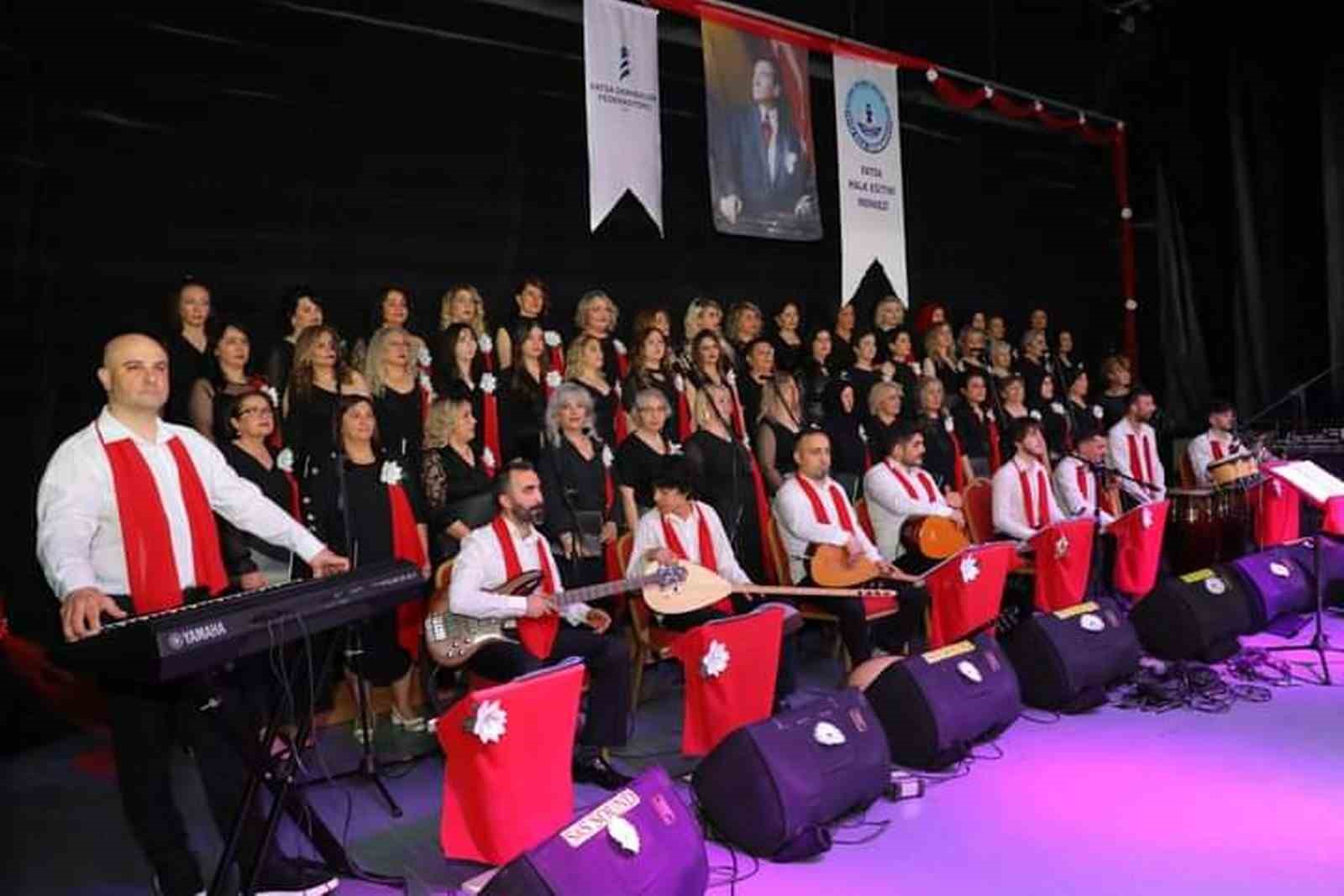 ORDU'NUN FATSA İLÇESİNDE, HAYAT BOYU ÖĞRENME HAFTASI ETKİNLİKLERİ ÇERÇEVESİNDE İLÇENİN VE KARADENİZ BÖLGESİ'NİN İLK KADIN KOROSU TÜRK HALK MÜZİĞİ KONSERİNİ MÜZİKSEVERLER İLE BULUŞTURDU