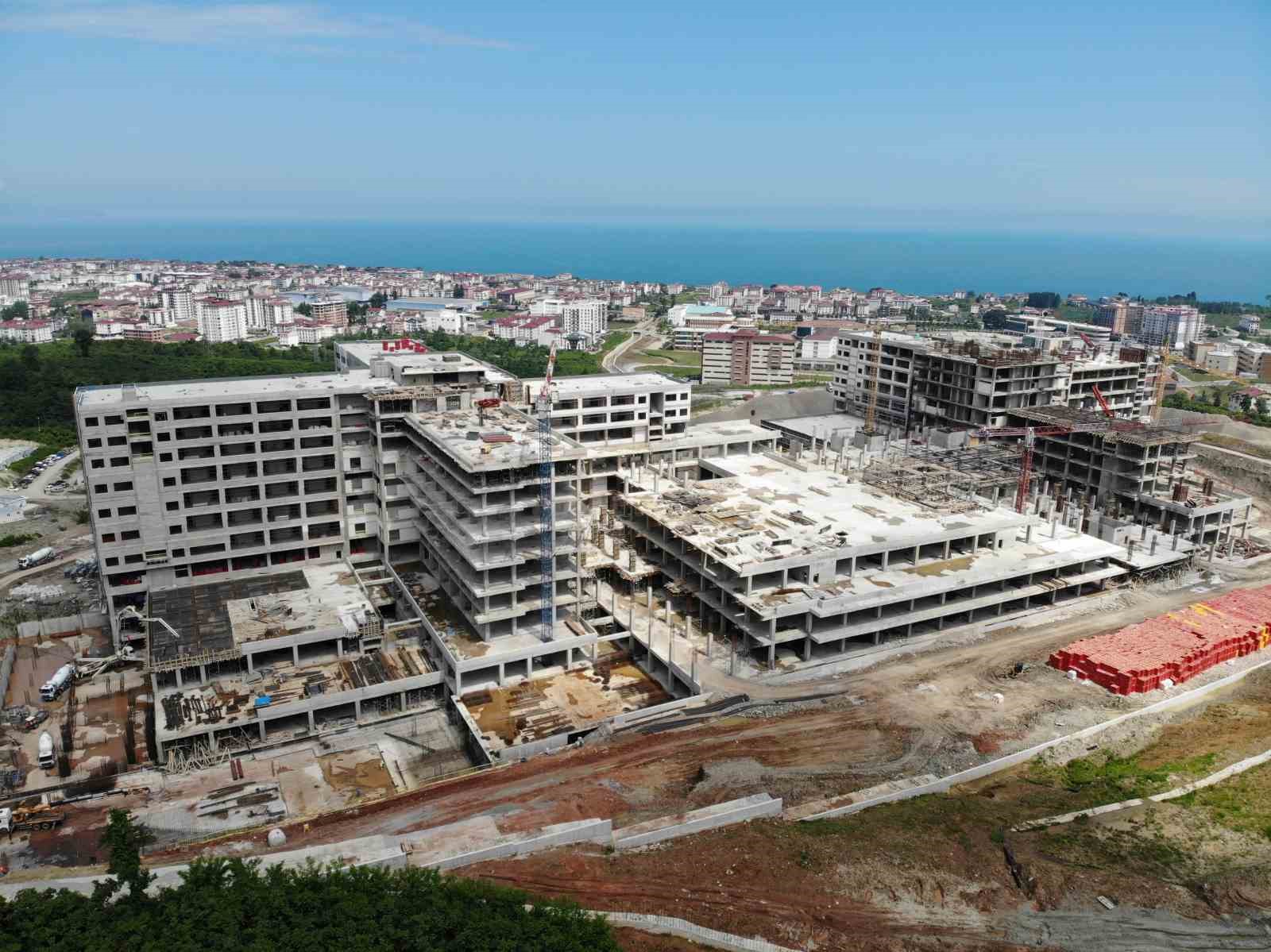 ORDU ŞEHİR HASTANESİ YÜZDE 95 TAMAMLANDI. ORDU'YA SAĞLIK ALANINDA SINIF ATLATACAK 900 YATAKLI ŞEHİR HASTANESİ İNŞAATINDAKİ ÇALIŞMALAR DEVAM EDİYOR