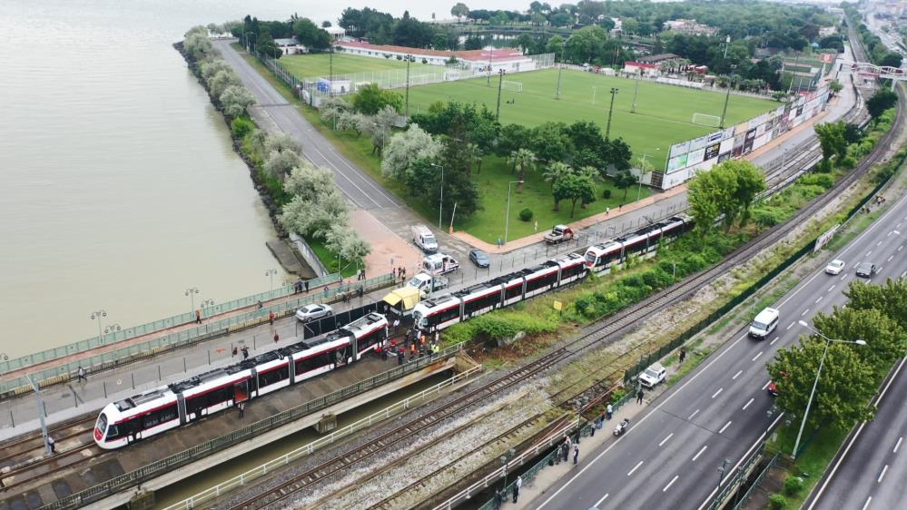 SAMSUN VALİSİ DOÇ. DR. ZÜLKİF DAĞLI, 2 TRAMVAYIN KARIŞTIĞI KAZADA 26 KİŞİNİN YARALANDIĞINI, VATMANIN DURUMUNUN İSE AĞIR OLDUĞUNU SÖYLEDİ