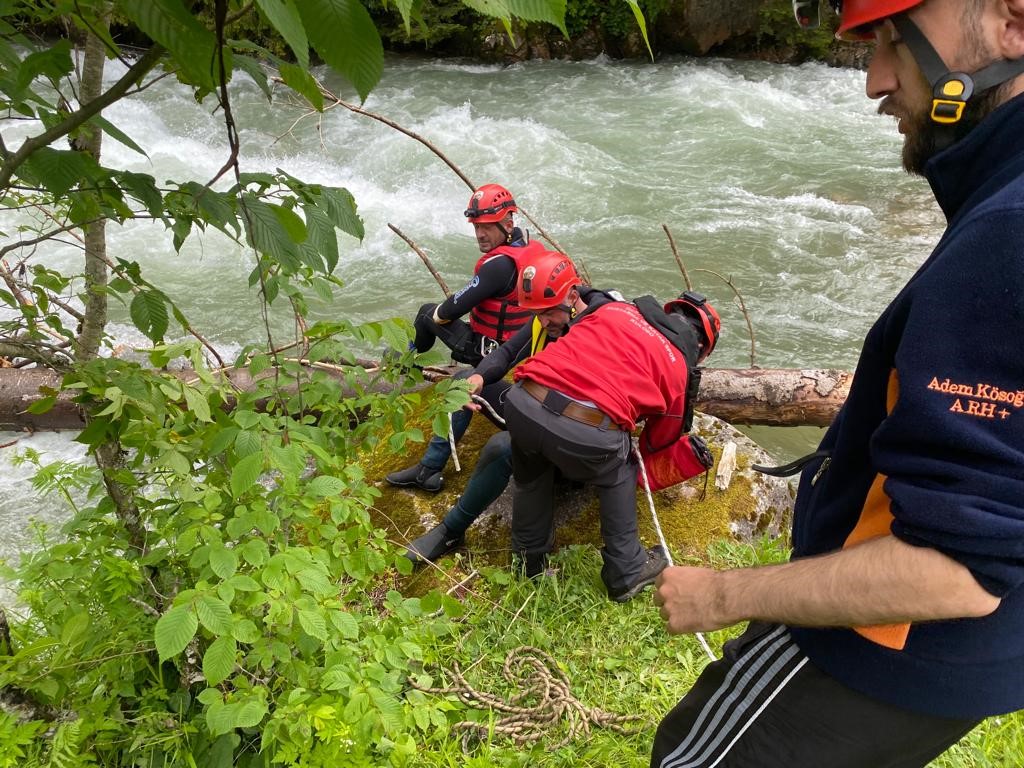 RİZE’DE KAYBOLAN 44 YAŞINDAKİ KADININ CESEDİ BULUNDU. OLAYLA İLGİLİ İNCELEME SÜRÜYOR