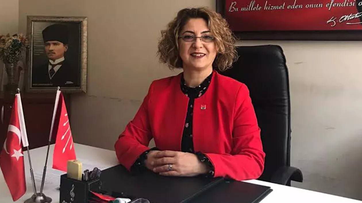 CHP RİZE ESKİ KADIN KOLLARI BAŞKANI VE 28.DÖNEM RİZE MİLLETVEKİLİ ADAYI NURDAN TAVUKÇUOĞLU ARDAL , EVİNDE TEMİZLİK YAPARKEN 5. KATTAN YERE DÜŞEREK AĞIR YARALANDI