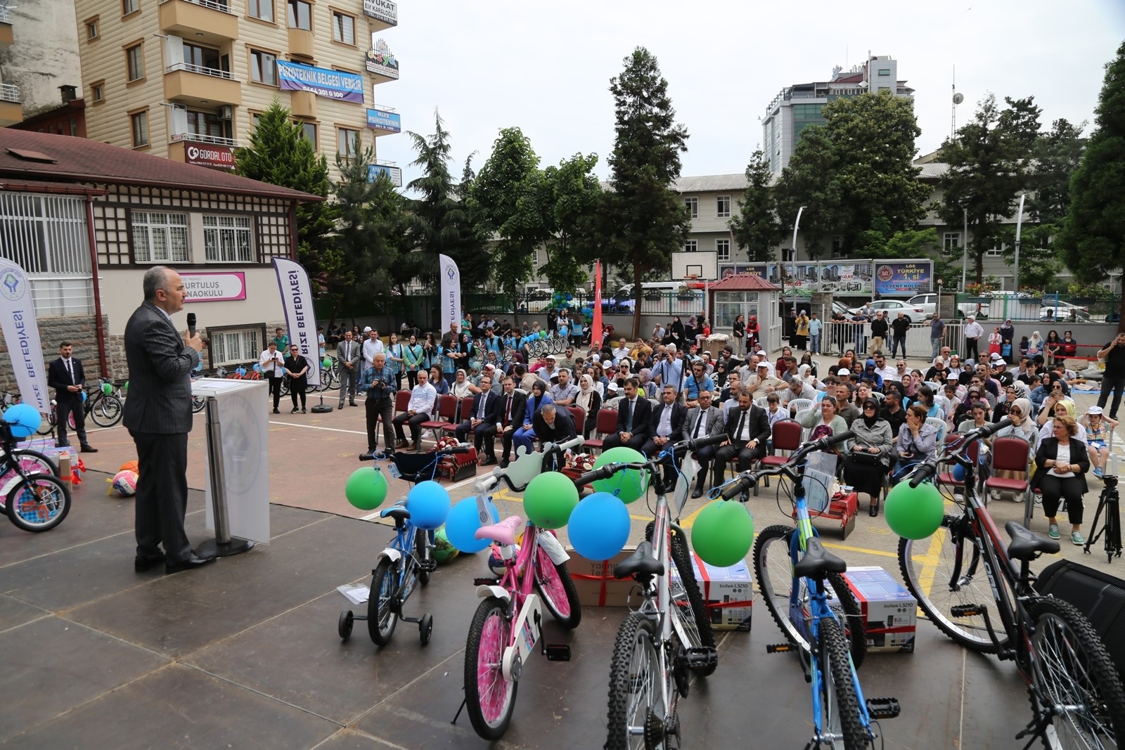 RİZE BELEDİYESİ’NİN RİZE’DE BAŞLATMIŞ OLDUĞU “RİZE SENİN” KAMPANYASI KAPSAMINDA 2019 – 2023 YILI EĞİTİM ÖĞRETİM DÖNEMİNDE OKULLARDA DÖNÜŞÜM SEFERBERLİĞİNE KATILIM SAĞLAYAN ÖĞRENCİLERE ÖDÜLLERİ TAKDİM EDİLDİ