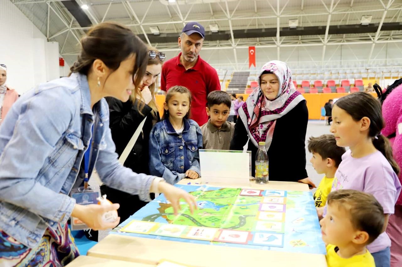 BAYBURT'TA BİRİNCİSİ DÜZENLENEN VE SON GÜNE KADAR YOĞUN İLGİ GÖREN BİLİM VE TEKNOLOJİ FESTİVALİ'Nİ ÜÇ GÜNDE 5 BİN KİŞİ ZİYARET ETTİ