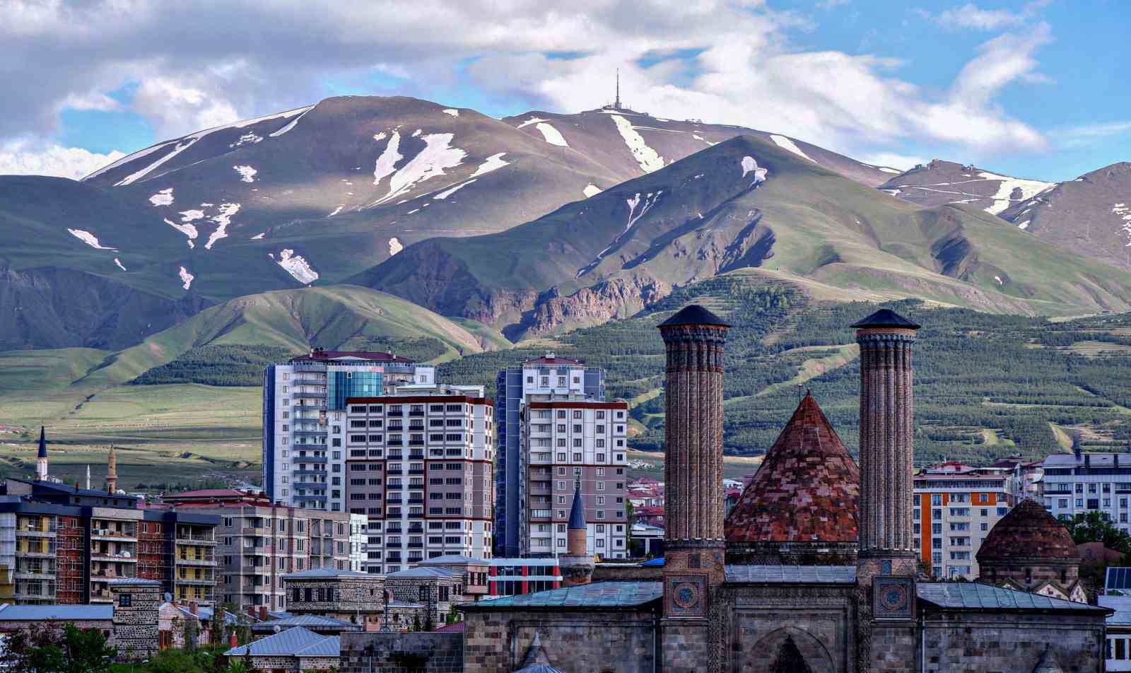 ERZURUM'DA MAYIS AYI İÇİNDE 983 KONUTUN SATIŞI YAPILDI. TÜRKİYE GENELİNDE İSE MAYIS AYINDA 113 BİN 276 KONUT SATILDI