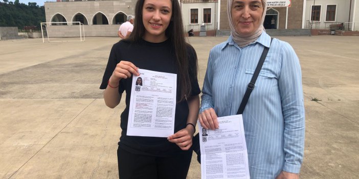 RİZE'DE YAŞAYAN ANNE ARZU YILDIRIM VE KIZI TUĞÇE YILDIRIM AYNI OKULDA YÜKSEK ÖĞRETİM KURUMLARI SINAVI'NA GİRDİLER