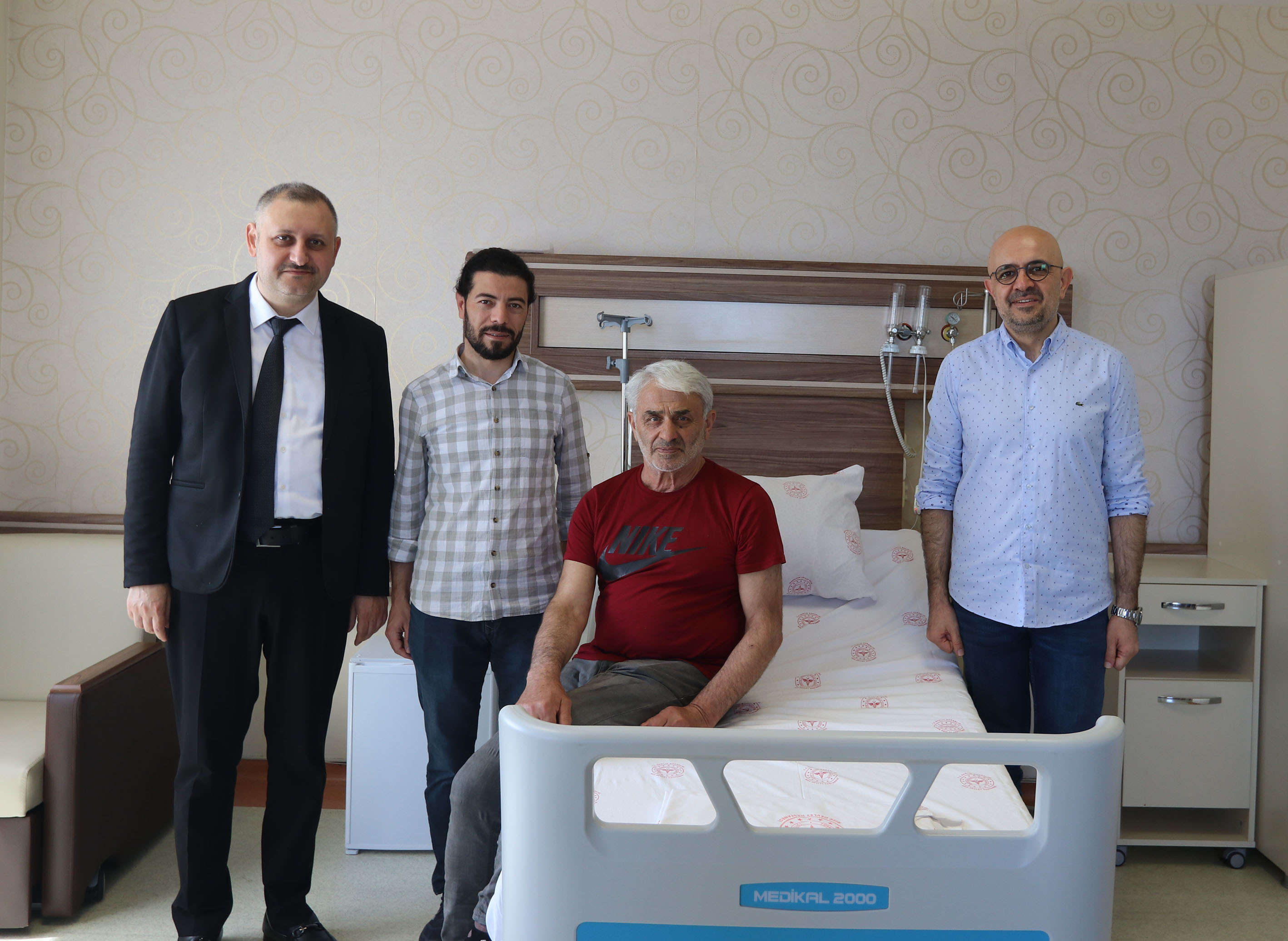 RİZE’ DE KONTROLSÜZ KAN ŞEKERİ BULUNAN VE BUNA BAĞLI YÜRÜYEMEZ DURUMA GELEN ALİ EKŞİ, UYGULANAN BAŞARILI TEDAVİ SONUCUNDA SAĞLIĞINA KAVUŞTU