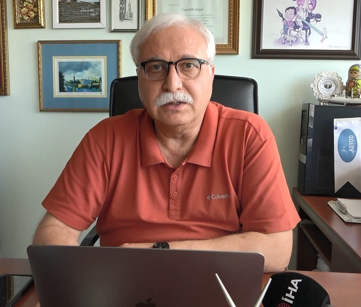 PROF. DR. TEVFİK ÖZLÜ ; KURBAN KESECEKLER, HAYVANLARIN GÖMÜLMESİ GEREKEN İÇ ORGANLARINI MUTLAKA İMHA ETMESİ GEREKTİĞİ BELİRTİLEREK SAKATAT OLARAK TÜKETİLMEYEN BU ORGANLARIN ÖZELLİKLE KÖPEKLERE VERİLMEMESİ İSTEDİ