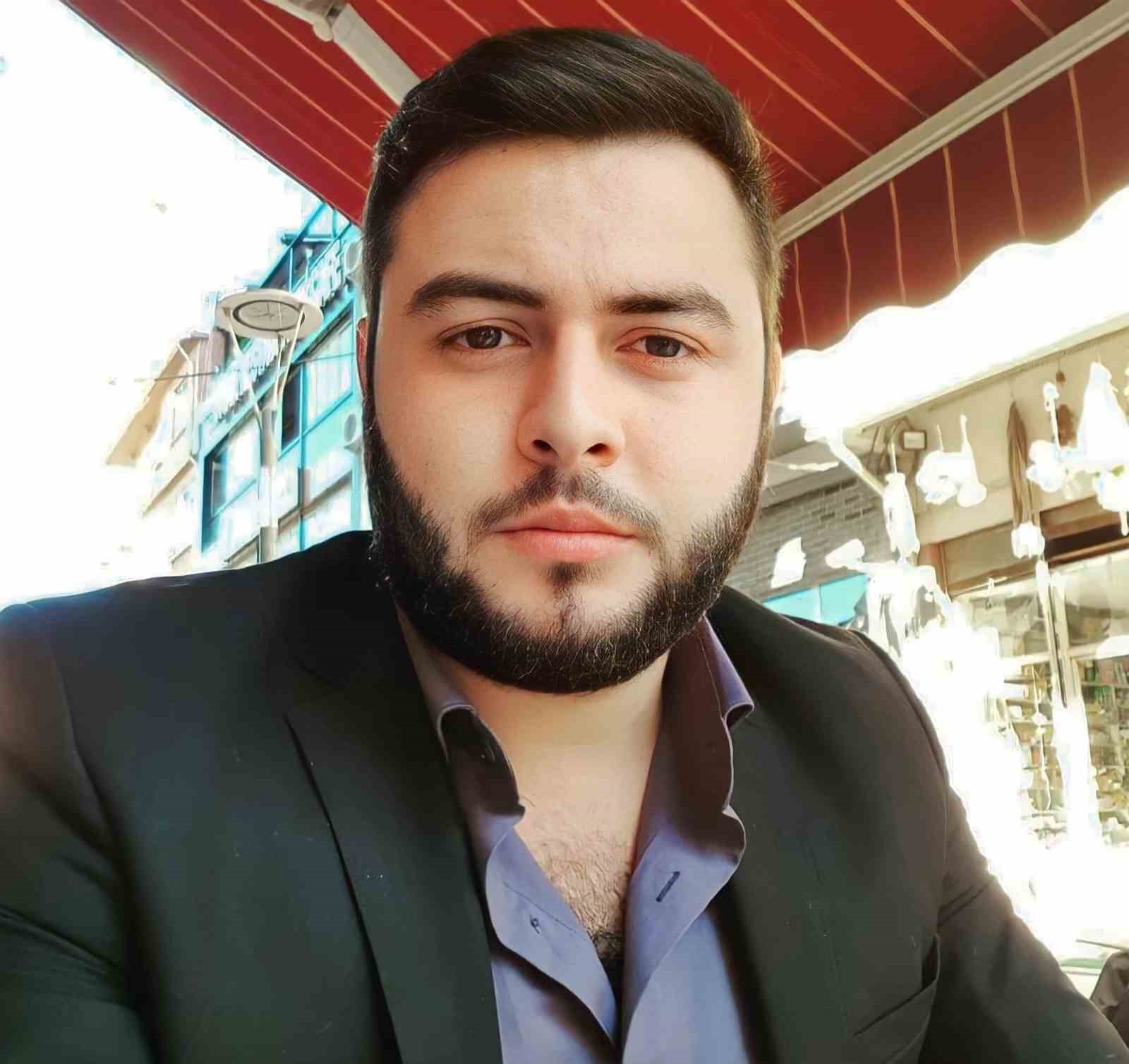 SAMSUN'DA YUVARLANAN TOMRUK YÜKLÜ KAMYONDAN ATLAYAN SÜRÜCÜ ALPEREN TECİR SAVRULAN TOMRUKLARIN ÇARPMASI SONUCU OLAY YERİNDE HAYATINI KAYBETTİ