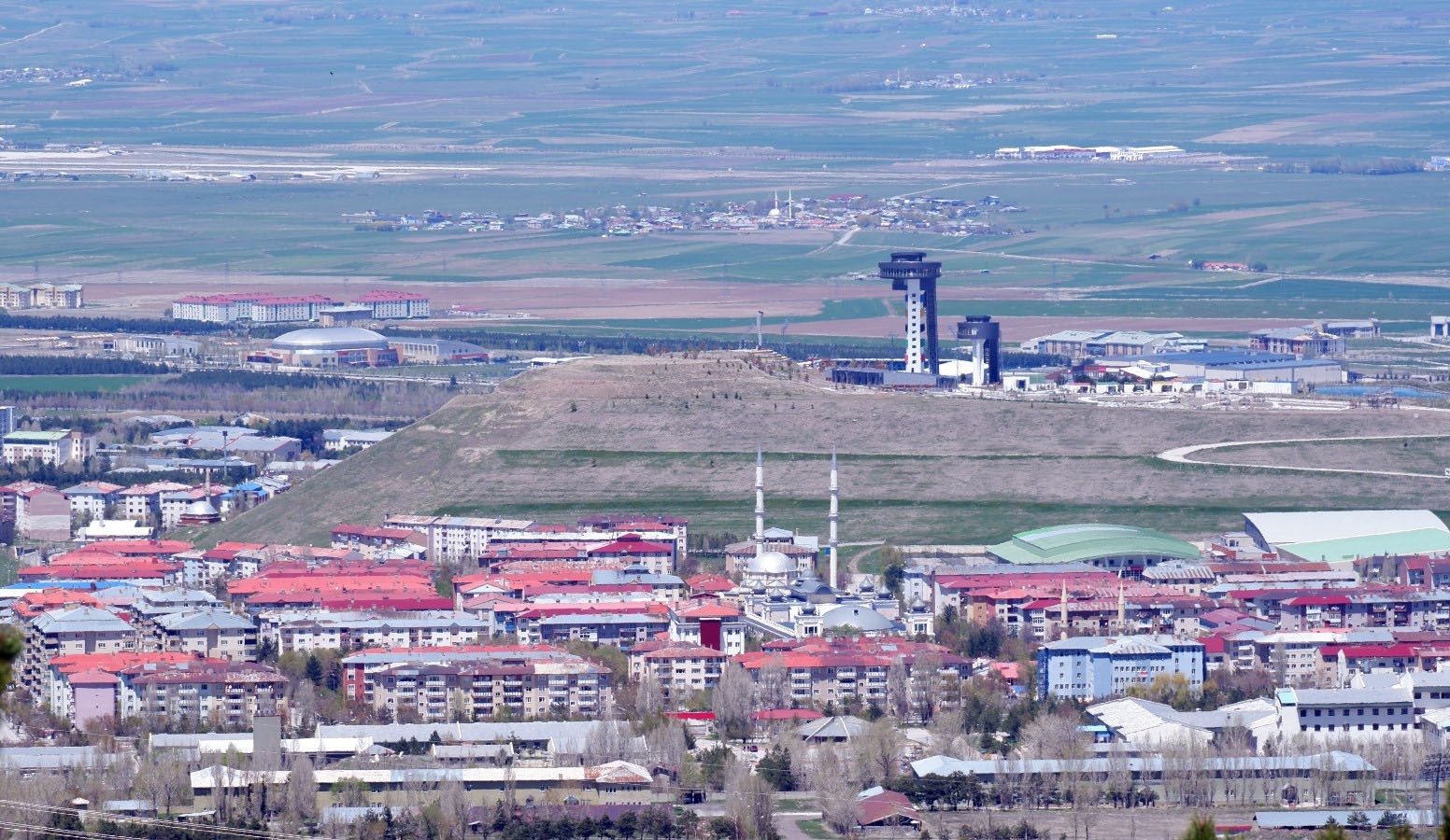 ERZURUM'UN İÇİNDE BULUNDUĞU DOĞU ANADOLU BÖLGESİ, FARKLI AFET TÜRLERİNİN GÖRÜLDÜĞÜ VE BU AFETLERİN YOĞUN YAŞANDIĞI BÖLGELERDEN BİRİSİ OLARAK İFADE EDİLİYOR