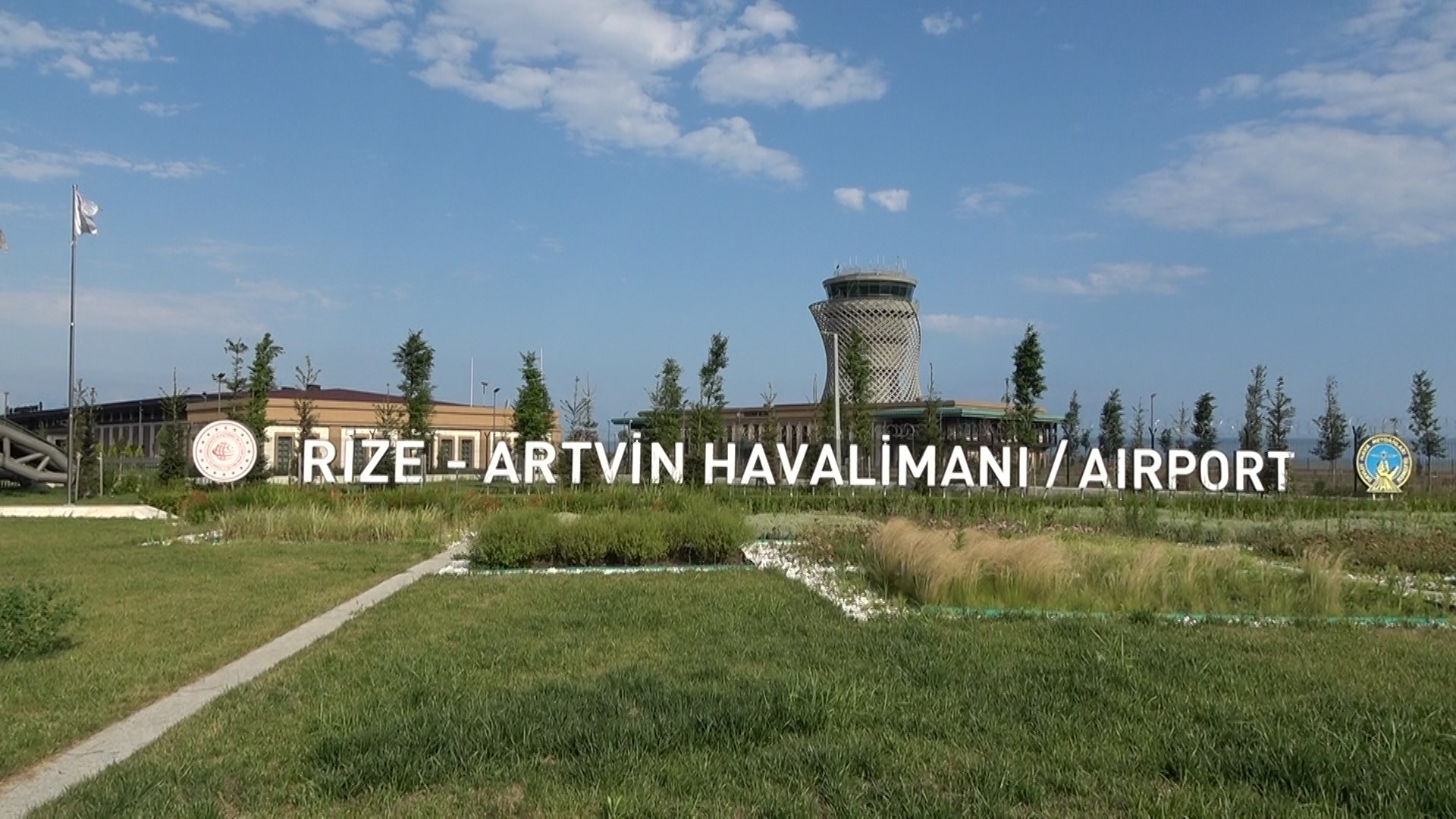 RİZE-ARTVİN HAVALİMANI’NA YAPILAN UÇAK SEFERLERİ RİZELİLER’E YETMİYOR