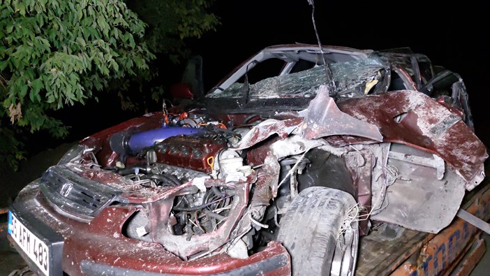 SAMSUN'DA OTOMOBİLİN KÖPRÜNÜN KORKULUKLARINA ÇARPTIĞI KAZADA SÜRÜCÜ İLE BİRLİKTE EFECAN ÖZKUL VE FATİHCAN SERE YARALANDI YARALANDI