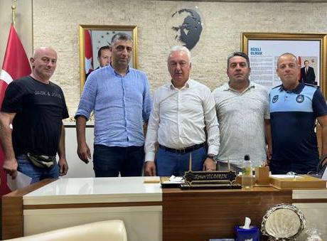 KALKANDERE BELEDİYESİ İŞÇİLERİNE EK ZAM. BELEDİYE İŞ SENDİKASI RİZE ŞUBE BAŞKANI YAŞAR KASPAR ; İMZALANAN EK PROTOKOLÜN YÜRÜRLÜKTE OLAN TOPLU İŞ SÖZLEŞMESİNE EKİ OLARAK İMZALANDIĞINI SÖYLEDİ