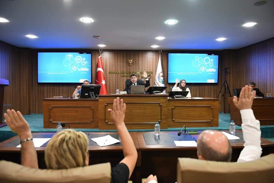ORDU'NUN ALTINORDU BELEDİYE BAŞKANI AŞKIN TÖREN, SEL NEDENİYLE KONUT VE İŞYERLERİ ZARAR GÖREN VATANDAŞLAR İÇİN 2 BUÇUK MİLYON TL TUTARINDAKİ DESTEK PAKETİNİ UYGULAMAYA KOYDUKLARINI BELİRTTİ