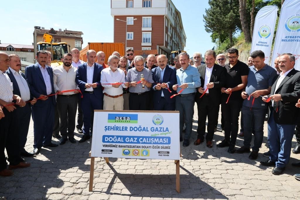 ORDU BÜYÜKŞEHİR BELEDİYE BAŞKANI DR. MEHMET HİLMİ GÜLER'İN GİRİŞİM VE ÇALIŞMALARI SONUCU AYBASTI İLÇESİNDE DOĞALGAZ İÇİN İLK KAZMA VURULDU