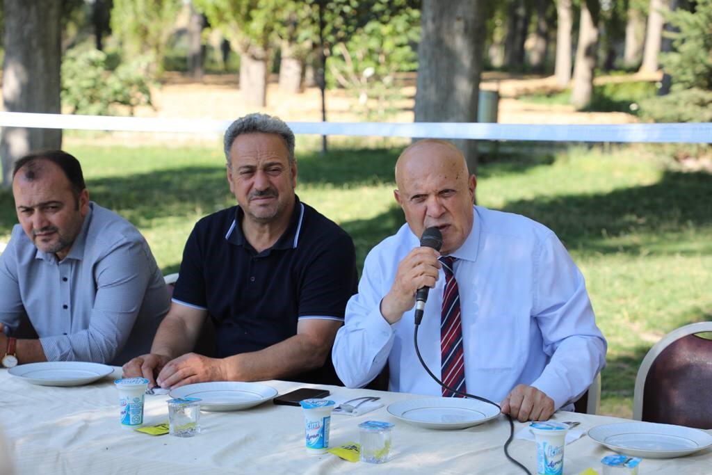 BAYBURT BELEDİYE BAŞKANI HÜKMÜ PEKMEZCİ 2023 YILINDA BELEDİYE PERSONELİNE VERİLECEK OLAN ARA ZAM ORANLARINI AÇIKLADI. KADROLU İŞÇİLERE VE BAYBELSAN ŞİRKET İŞÇİLERİNE YÜZDE 45 ORANINDA ZAM YAPILDI