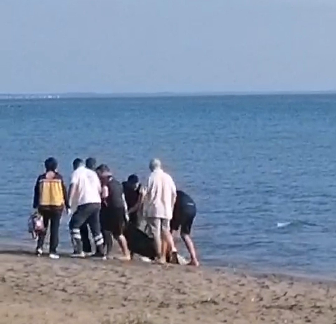 SAMSUN’UN ATAKUM İLÇESİ ÇAKIRLAR YALI MAHALLESİ’NDE 2 GÜN ÖNCE DENİZDE YÜZERKEN KAYBOLAN İLYAS SAİT DÜNDAR CESEDİ SAHİL GÜVENLİK EKİPLERİ TARAFINDAN BULUNDU