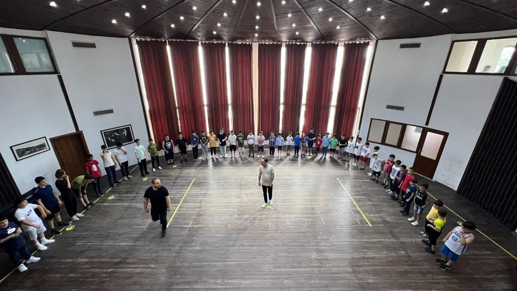AKÇAABAT BELEDİYESİ TARAFINDAN HAMAM ÇİMENİ ÇARŞISI'NDA, SANATSAL, KÜLTÜREL VE EĞİTSEL FAALİYETLERİ BİR ÇATI ALTINDA TOPLAMAK AMACIYLA SANAT AKADEMİSİ AÇILDI