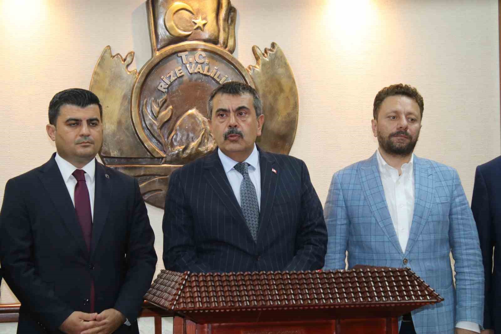 MİLLİ EĞİTİM BAKANI YUSUF TEKİN RİZE’DE. BAKAN TEKİN : DEPREMDEN ETKİLENEN 11 İLDE YENİ EĞİTİM-ÖĞRETİM DÖNEMİNİN SORUNSUZ ŞEKİLDE BAŞLAMASI İÇİN GEREKLİ TÜM TEDBİRLERİN ALINDIĞINI SÖYLEDİ