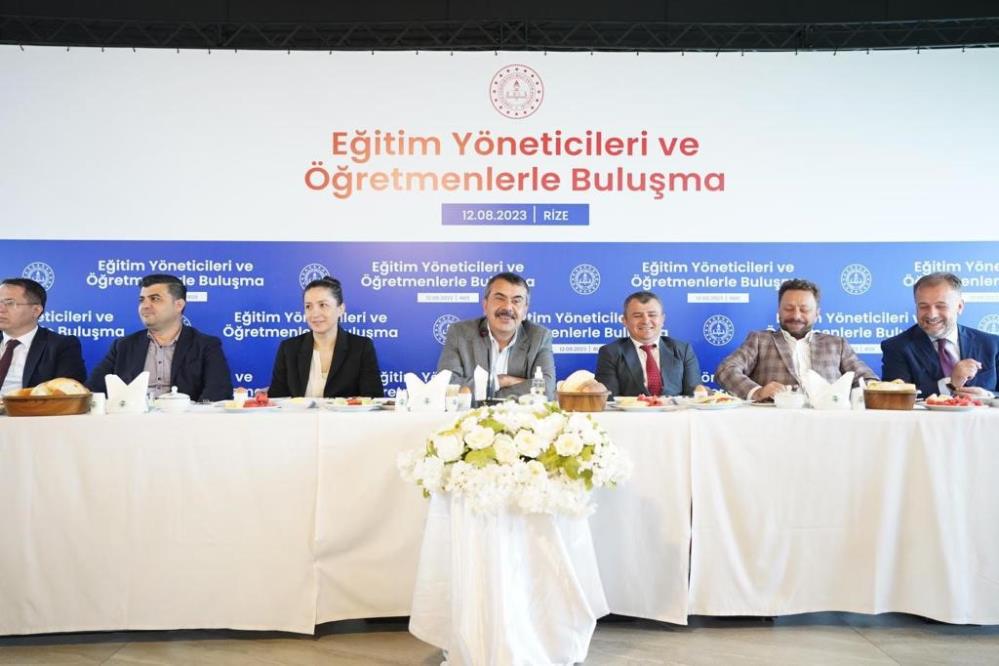 MİLLÎ EĞİTİM BAKANI YUSUF TEKİN, RİZE'NİN ARDEŞEN İLÇESİNDE DÜZENLENEN TOPLANTIDA EĞİTİM YÖNETİCİLERİ VE ÖĞRETMENLERLE BİR ARAYA GELDİ