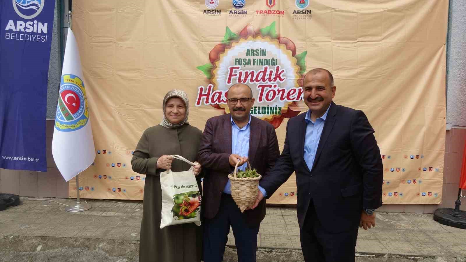 TRABZON'UN İLK VE TEK COĞRAFİ İŞARETLİ FINDIĞI OLAN VE İSMİNİ ÜRETİLDİĞİ ARSİN İLÇESİNDEN ALAN ARŞİN FOŞA FINDIĞI'NIN HASADI BUGÜN DÜZENLENEN TÖRENLE BAŞLADI