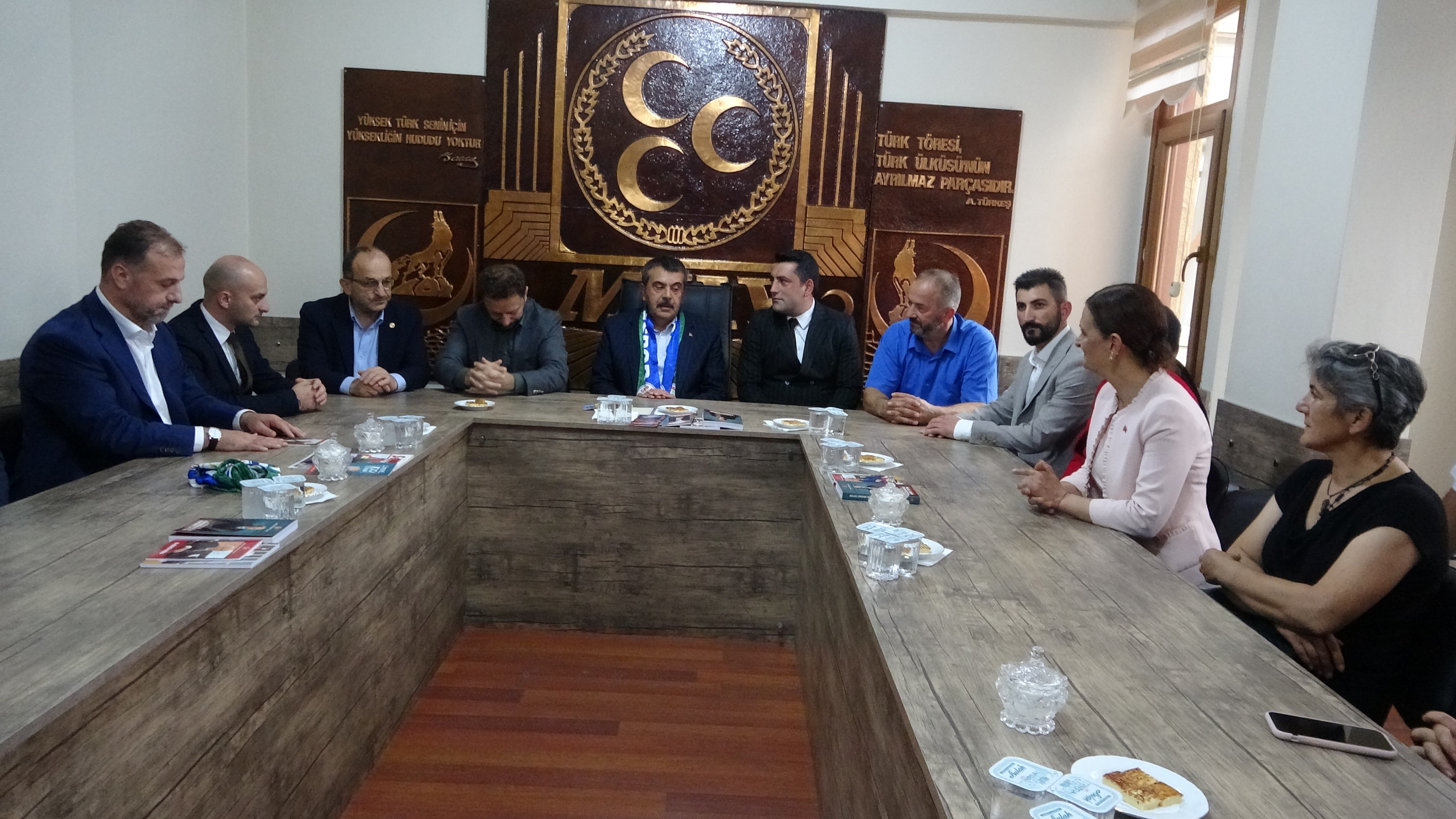 MİLLİ EĞİTİM BAKANI YUSUF TEKİN, MHP RİZE İL BAŞKANLIĞINI ZİYARET ETTİ