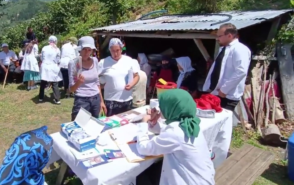 SAĞLIK BAKANI DR. FAHRETTİN KOCA, ORDU'NUN GÖLKÖY İLÇESİNDE TOPLUM SAĞLIĞI MERKEZİ'NDE GÖREVLİ SAĞLIK ÇALIŞANLARININ, KIRSAL MAHALLELERDE MOBİL KANSER TARAMASI HİZMETİNE BAŞLADIĞINI DUYURDU