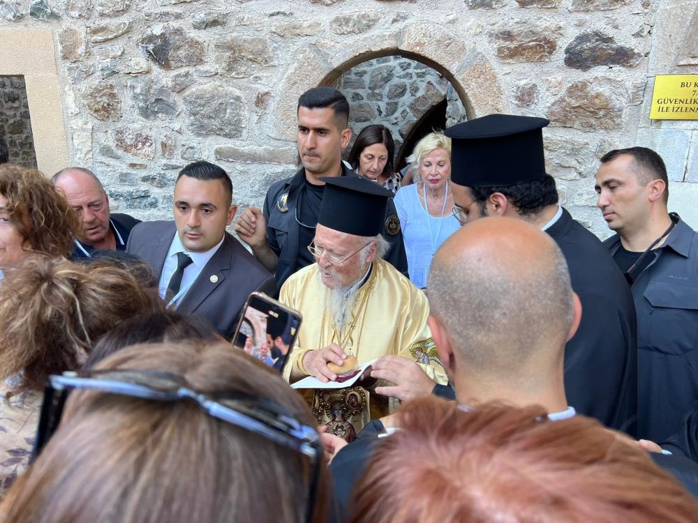TRABZON'UN MAÇKA İLÇESİ ALTINDERE VADİSİ'NDE BULUNAN TARİHİ SÜMELA MANASTIRI'NDA ORTODOKS HRİSTİYANLARCA "MERYEM ANA'NIN GÖĞE YÜKSELİŞ GÜNÜ" OLARAK KUTSAL KABUL EDİLEN 15 AĞUSTOS GÜNÜNDE AYİN GE
