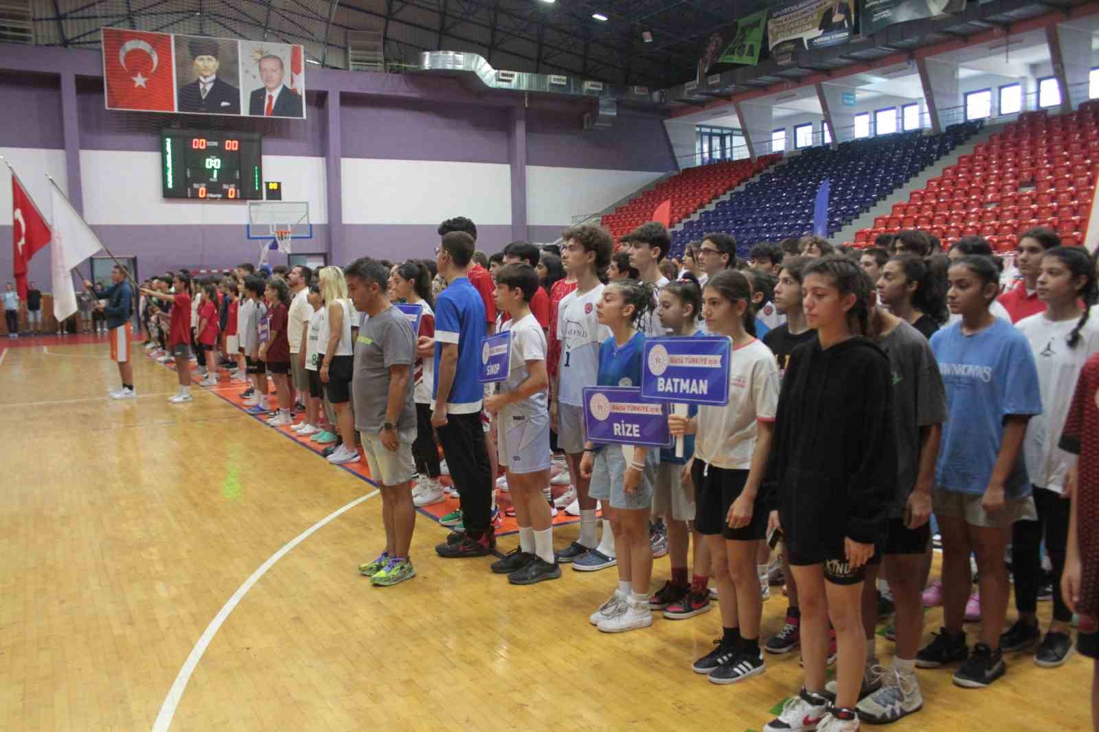 ORDU'DA, TÜRK BASKETBOLUNUN GELECEĞİ OLAN GENÇ YILDIZ BASKETBOLCULARIN KATILDIĞI ANADOLU YILDIZLAR LİGİ YARI FİNAL AÇILIŞ PROGRAMI DÜZENLENDİ