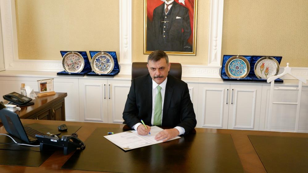 ERZURUM VALİLİĞİ'NE ATANAN MUSTAFA ÇİFTÇİ BU SABAH GÖREVİNE BAŞLADI. SABAHIN ERKEN SAATLERİNDE VALİLİK BİNASI ÖNÜNDE YAPILAN KARŞILAMA PROGRAMINA KAMU KURUM VE KURULUŞLARININ YÖNETİCİLERİ İLE VALİLİK PERSONELİ KATILDI