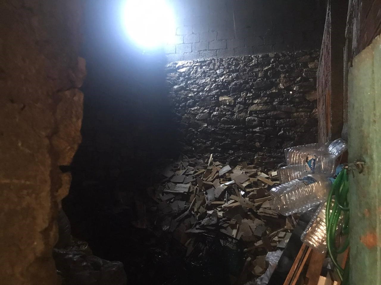 BAYBURT'UN AYDINTEPE İLÇESİNE BAĞLI ÇİĞDEMTEPE KÖYÜNDE, YUNUS BAŞTÜRK'E AİT OLDUĞU ÖĞRENİLEN TANDIRLIKTA YANGIN ÇIKTI. AYRINTILAR CAYTVHABER.COM'DA