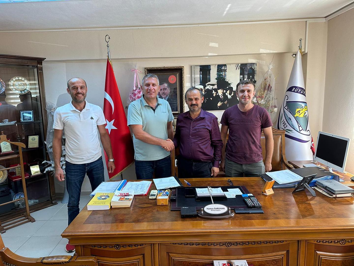 RİZE BÜYÜKKÖY BELEDİYESİ'NDE MAAŞLAR 25 BİN TL 'YE ÇIKARILDI. BÜYÜKKÖY BELEDİYE BAŞKANLIĞI VE BÜYÜKKÖY BELEDİYESİ PERSONEL LİMİTED ŞİRKETİ İLE İMZALANAN EK PROTOKOLLE İKRAMİYE HARİÇ MAAŞLAR 24 BİN TL OLDU
