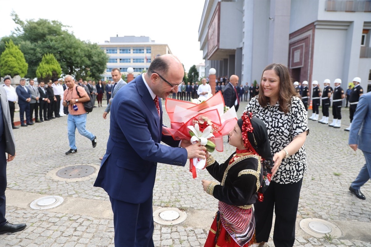 VALİLER KARARNAMESİ İLE GİRESUN VALİSİ OLARAK ATANAN MEHMET FATİH SERDENGEÇTİ, GİRESUN VALİLİĞİNDE DÜZENLENEN TÖRENİN ARDINDAN GÖREVİNE BAŞLADI