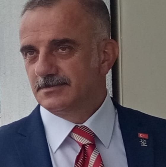 ADEM YILDIZ'IN PAZAR BELEDİYE BAŞKAN ADAY ADAYLIĞI NEDENİYLE İSTİFA ETTİĞİ, AK PARTİ PAZAR İLÇE BAŞKANLIĞINA HAMZA KANDEMİR ATANDI