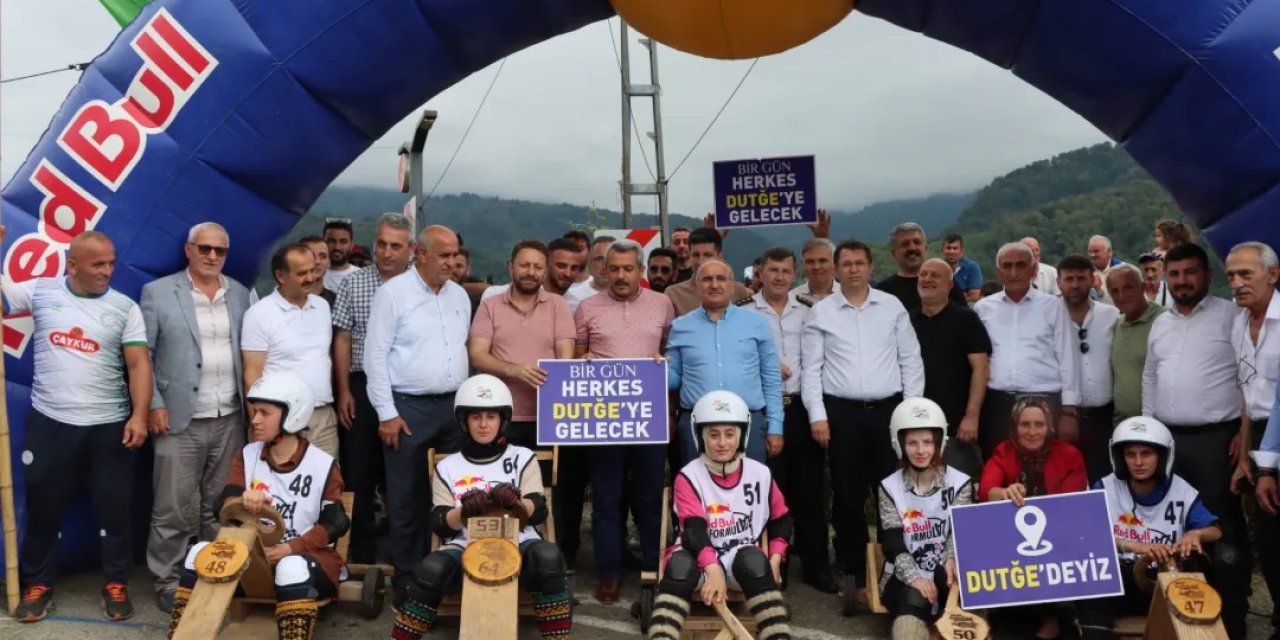 RİZE'NİN ARDEŞEN İLÇESİ TUNCA BELDESİNDE 14.GELENEKSEL RED BULL FORMULAZ TAHTA ARABA ŞENLİĞİ GERÇEKLEŞTİRİLDİ. BÖLGENİN TEK TV KANALI ÇAYTV CANLI YAYINLADI