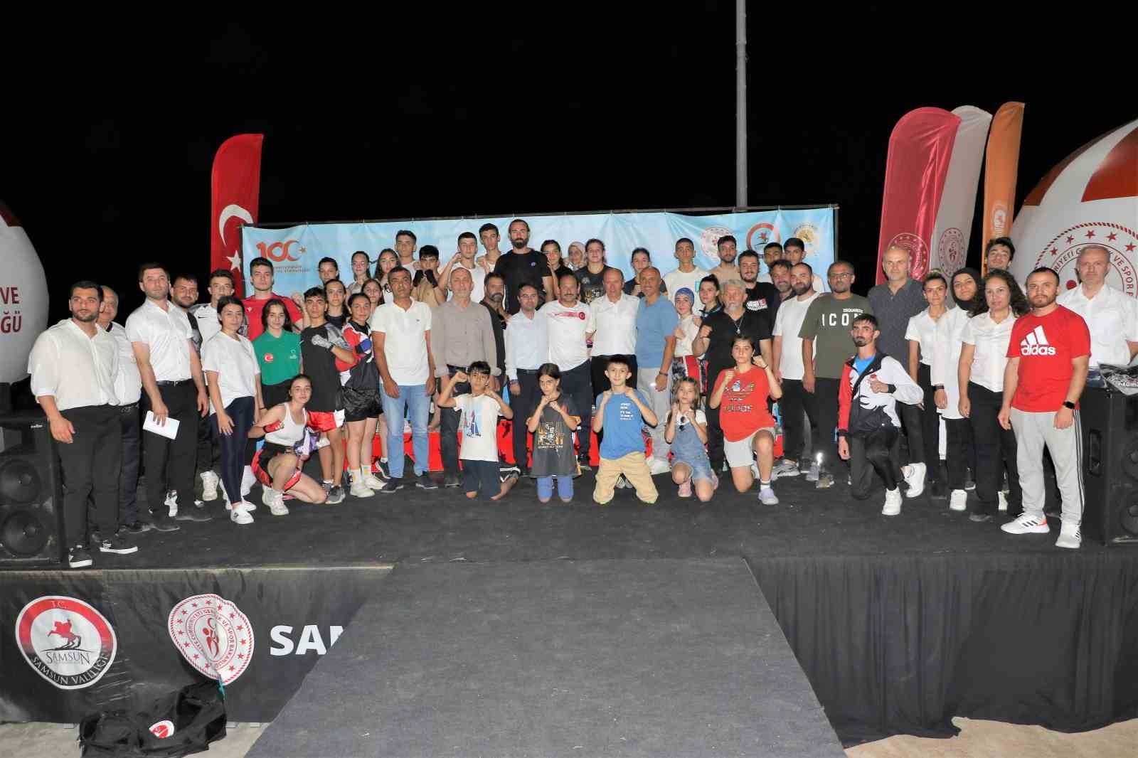 SAMSUN'DA CUMHURİYET'İN 100. YILI ETKİNLİKLERİ ÇERÇEVESİNDE DÜZENLENEN AÇIK HAVA SPOR ŞENLİĞİ, KİCK BOKS MÜSABAKALARI İLE SONA ERDİ