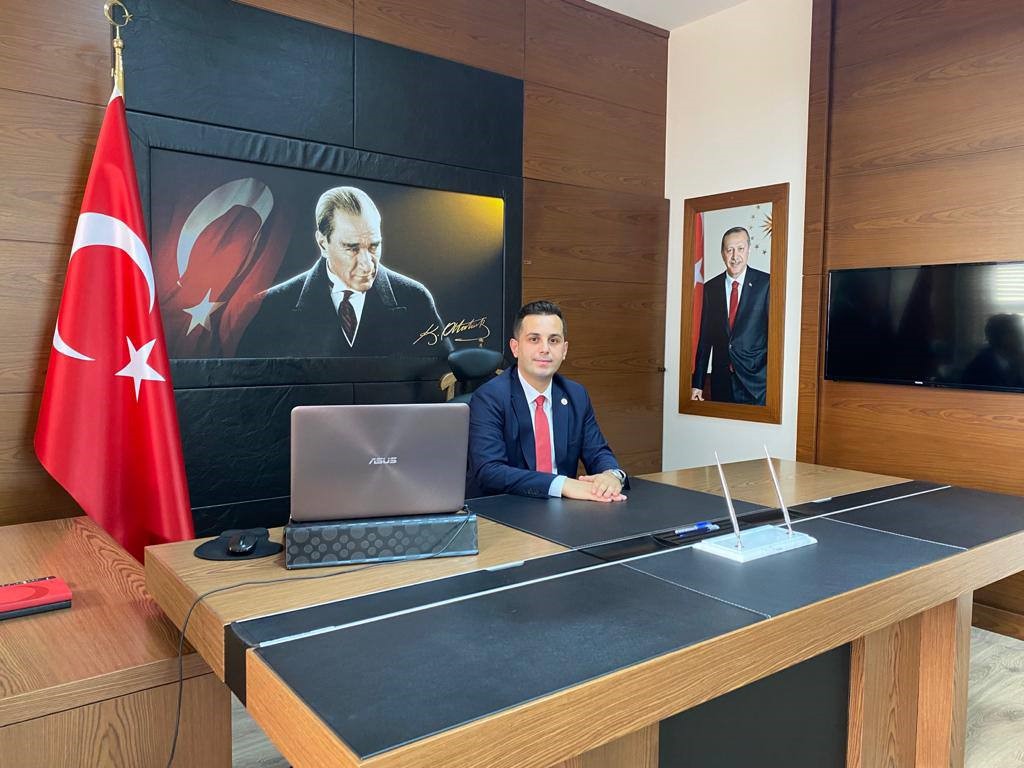 BAYBURT'UN AYDINTEPE VE DEMİRÖZÜ İLÇELERİNİN KAYMAKAMLARI DEĞİŞTİ. AYDINTEPE KAYMAKAMLIĞINA ÜMİT FIRAT BÖKÇÜN , DEMİRÖZÜ KAYMAKAMLIĞINA YASİN ŞAHİN ATANDI