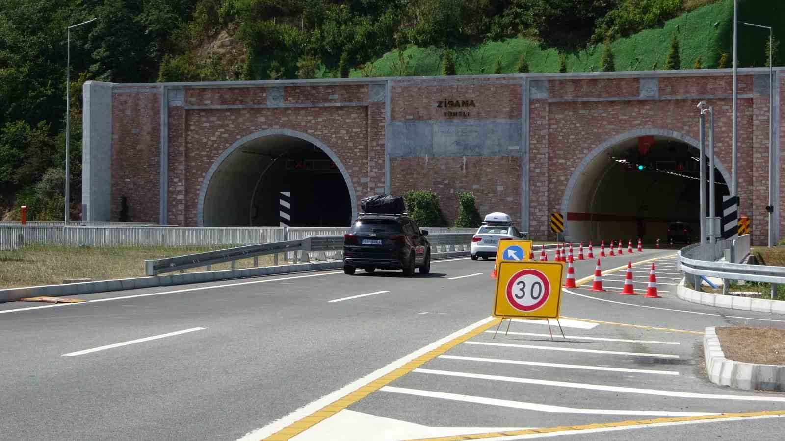 KARADENİZ İLE DOĞU ANADOLU BÖLGESİ'Nİ BİRBİRİNE BAĞLAYAN OVİTT’TEN SONRA 2. TÜNEL OLAN ZİGANA TÜNELİ'NDEN 4 AYDA 600 BİNDEN FAZLA ARAÇ GEÇİŞ YAPTI
