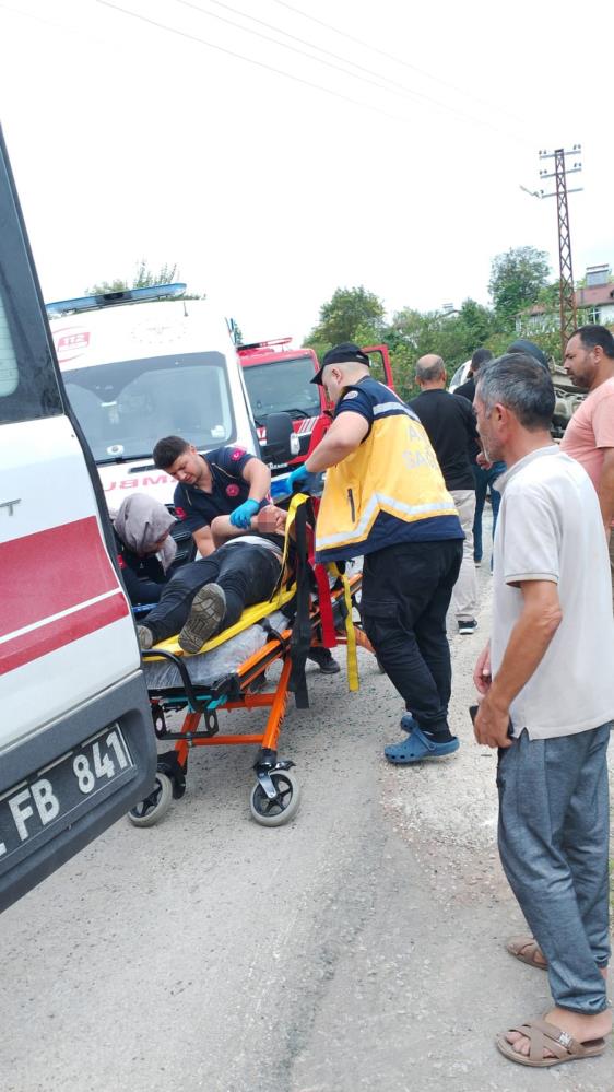 ORDU'NUN FATSA İLÇESİNDE FINDIK İŞÇİLERİNİ TAŞIYAN MİNİBÜS İLE KAMYONETİN ÇARPIŞTIĞI KAZADA 17 KİŞİ YARALANDI