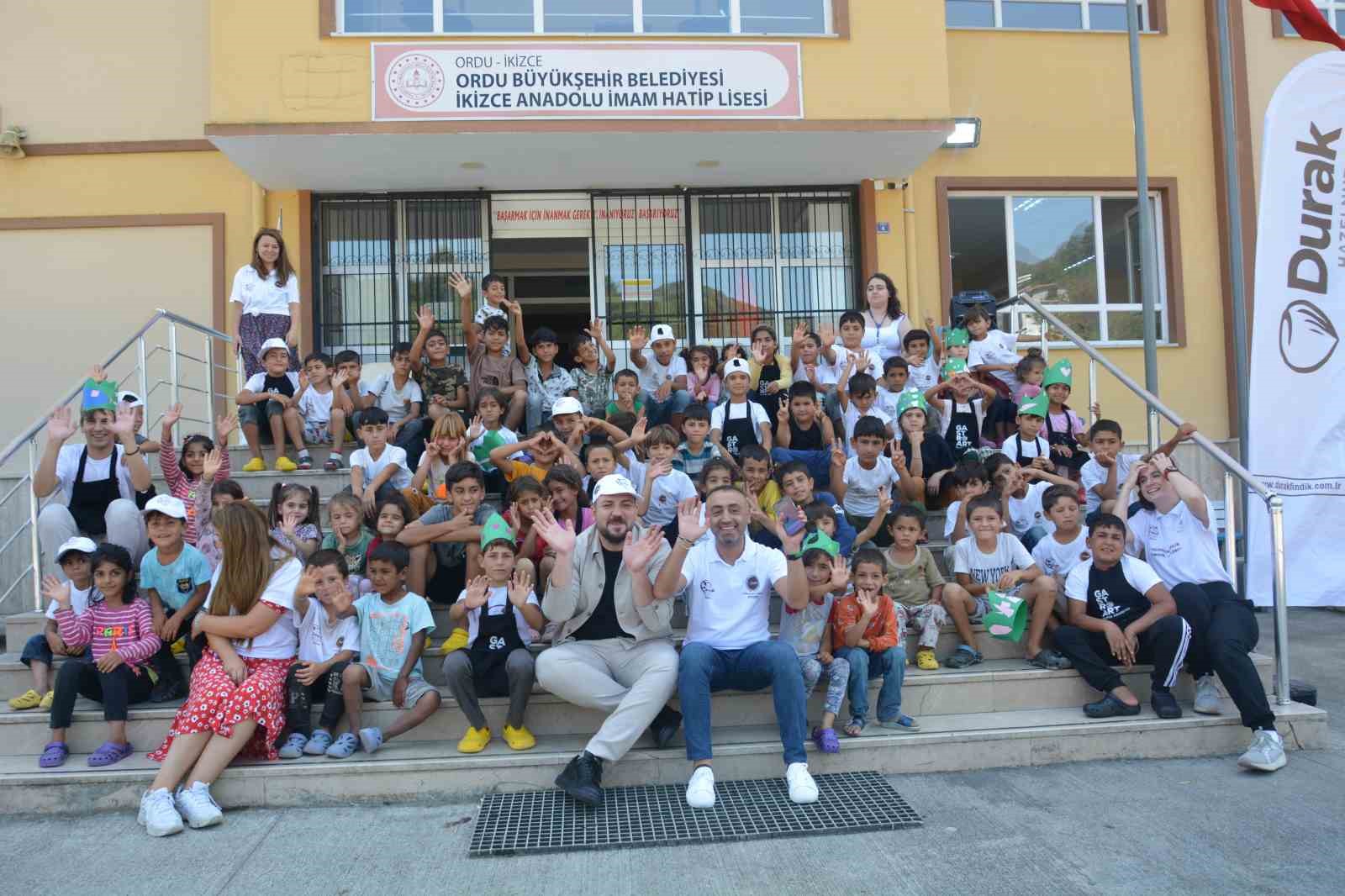 ORDU'NUN İKİZCE İLÇESİNDE TÜRKİYE'NİN FARKLI İLLERİNDEN GELEN MEVSİMLİK TARIM İŞÇİLERİNİN ÇOCUKLARINA YÖNELİK GERÇEKLEŞEN PROJE İLE EĞİTİM VE SOSYAL ALANLARINA DESTEK VERİLMESİ SAĞLANIYOR